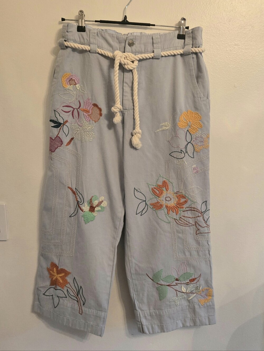 Blue Velvet Brand Embroidered Slightly Cropped Pants Light Blue Gray Size Medium